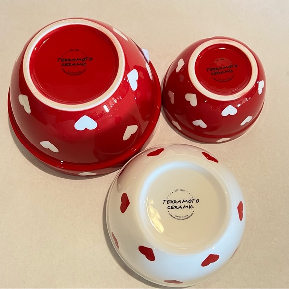 Terramoto Ceramic Hearts & Kisses Set of 3 Nesting Bowls Red/White - Picture 7 of 8